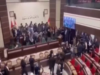 کتک‌کاری و پرتاب کفش در پارلمان عراق