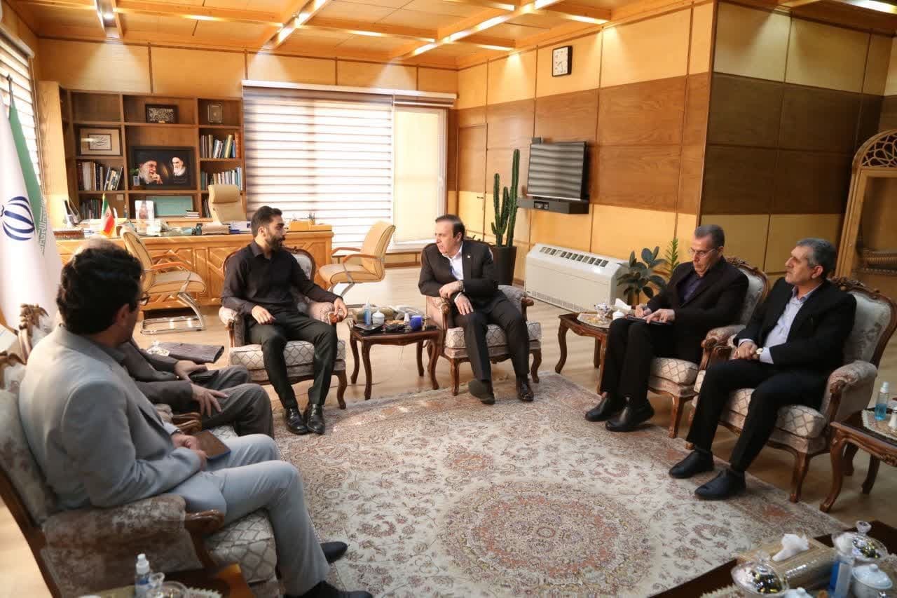 دیدار استاندار با خانواده شهید جنگ ۱۲ روزه، بهنام قاسمیان