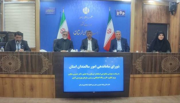 چند درصد جمعیت لرستان سالمند هستند؟