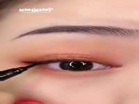 یک مدل خط چشم ساده و شیک 