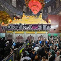 عکس/ ازدحام زائران اربعین در اطراف ضریح سامرا