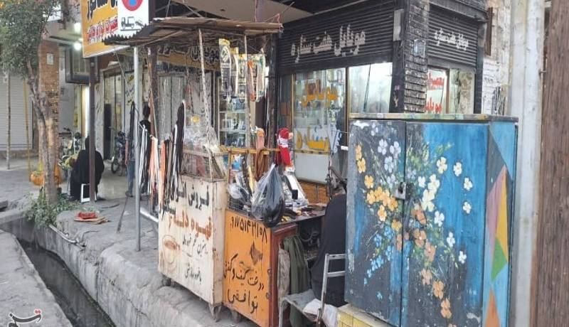 عکس/ پیاده‌روهای دهدشت در چنگال سد معبر؛ شهروندان در ترافیک و خطر 