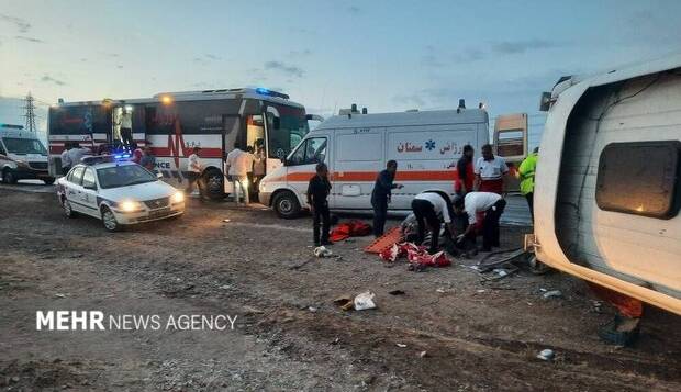 واژگونی اتوبوس کارکنان شرکت نفت در جاده قدیم اهواز - خرمشهر با 5 مصدوم