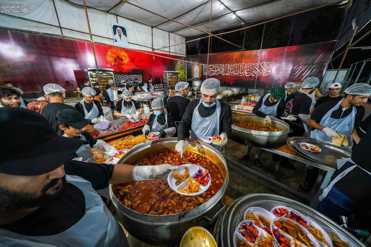 عکس/ هزاران زائر اربعینی مهمان‌ خوان نعمت علوی 