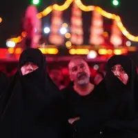 عکس/ حضور خانواده‌ شهیدان سلامی، حاجی زاده و محمود باقری در رویداد آیینی «محرم شهر» 