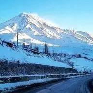 بارش برف در قله دماوند در میانه تابستان