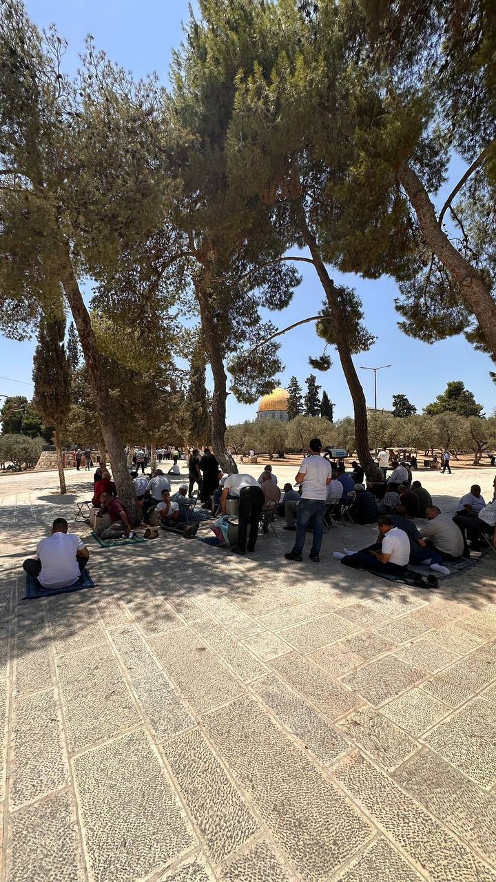 حضور نمازگزاران فلسطینی در مسجد الاقصی برای اقامه نماز جمعه 