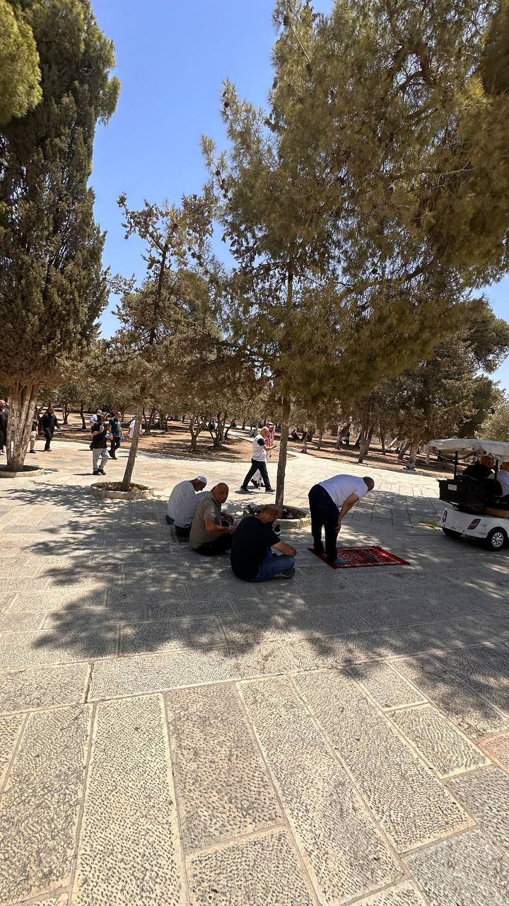 حضور نمازگزاران فلسطینی در مسجد الاقصی برای اقامه نماز جمعه 