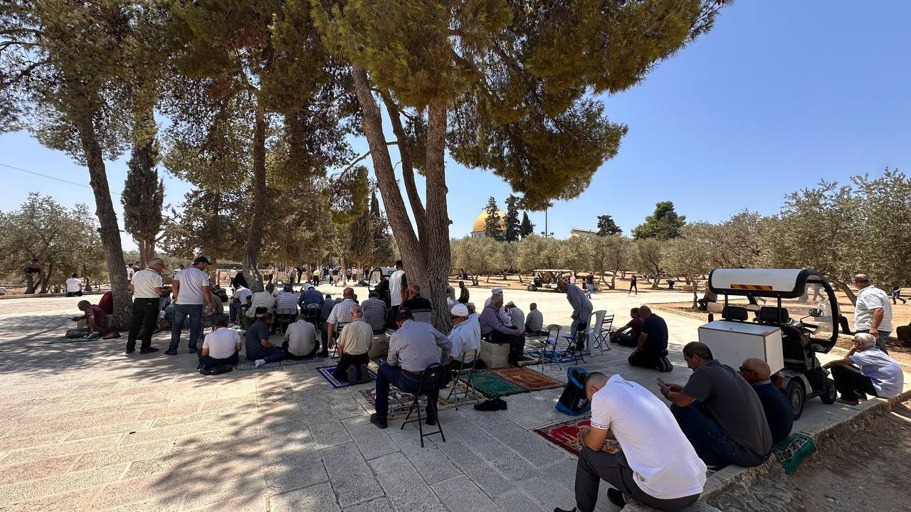 حضور نمازگزاران فلسطینی در مسجد الاقصی برای اقامه نماز جمعه 