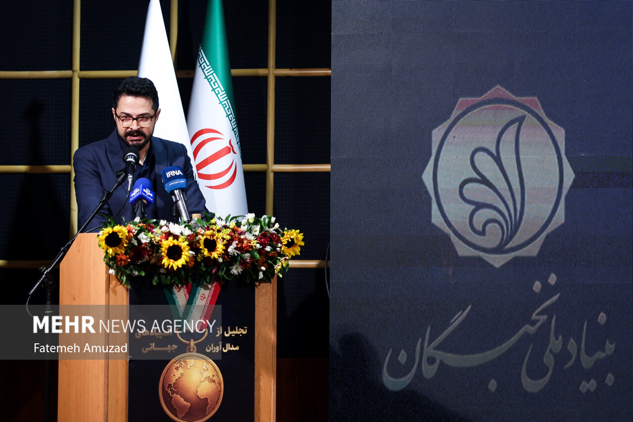 عکس/ مراسم تجلیل از مدال آوران المپیادهای جهانی