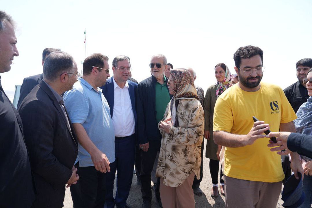 عکس/ بازدید پزشکیان از دریاچه ارومیه 