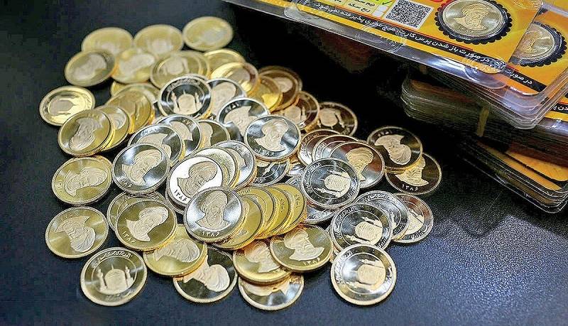کاهش قیمت انواع سکه؛ دلار در نیمه کانال 92 هزارتومان ماند