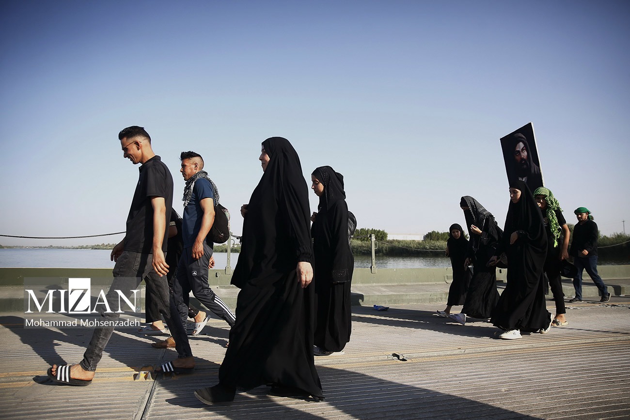 زائران اربعین حسینی در مسیر نعمانیه