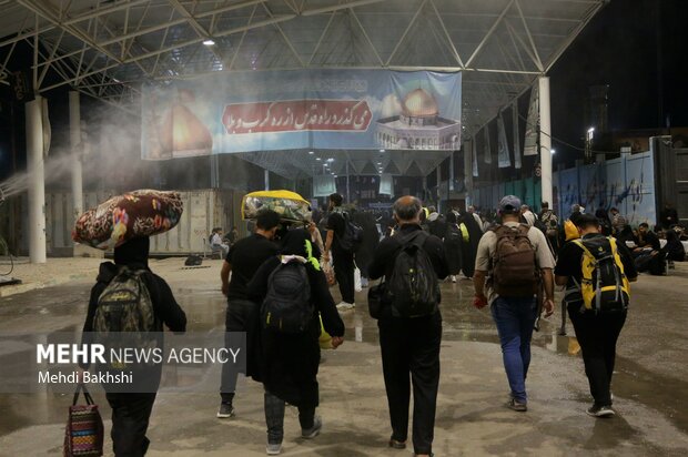 ۱۴ هزار نفر هر یک ساعت از مرز مهران تردد میکنند