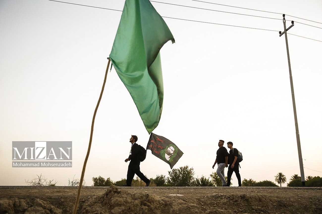 زائران اربعین حسینی در مسیر نعمانیه