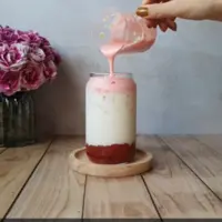 شیر توت فرنگی به سبک کُره ای ها!