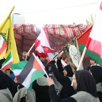 اهتزار پرچم کشورهای حامی مقاومت در راهپیمایی عظیم اربعین