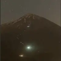 تایم لپس حرکت کوهنوردها و ستاره‌ها در دماوند