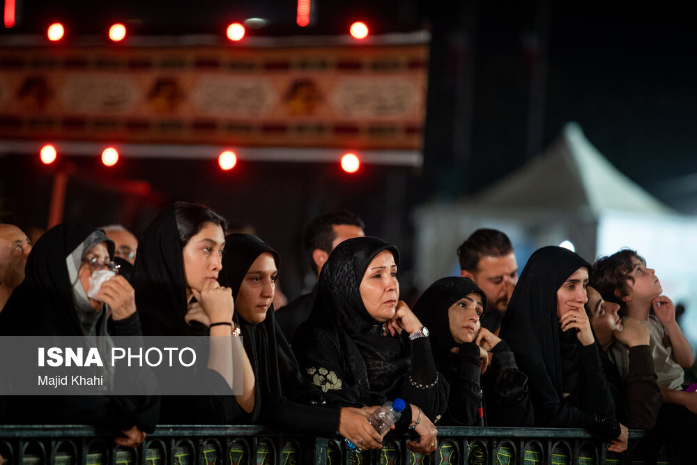 عکس/ آیین بدرقه زائرین حسینی در میدان آزادی تهران