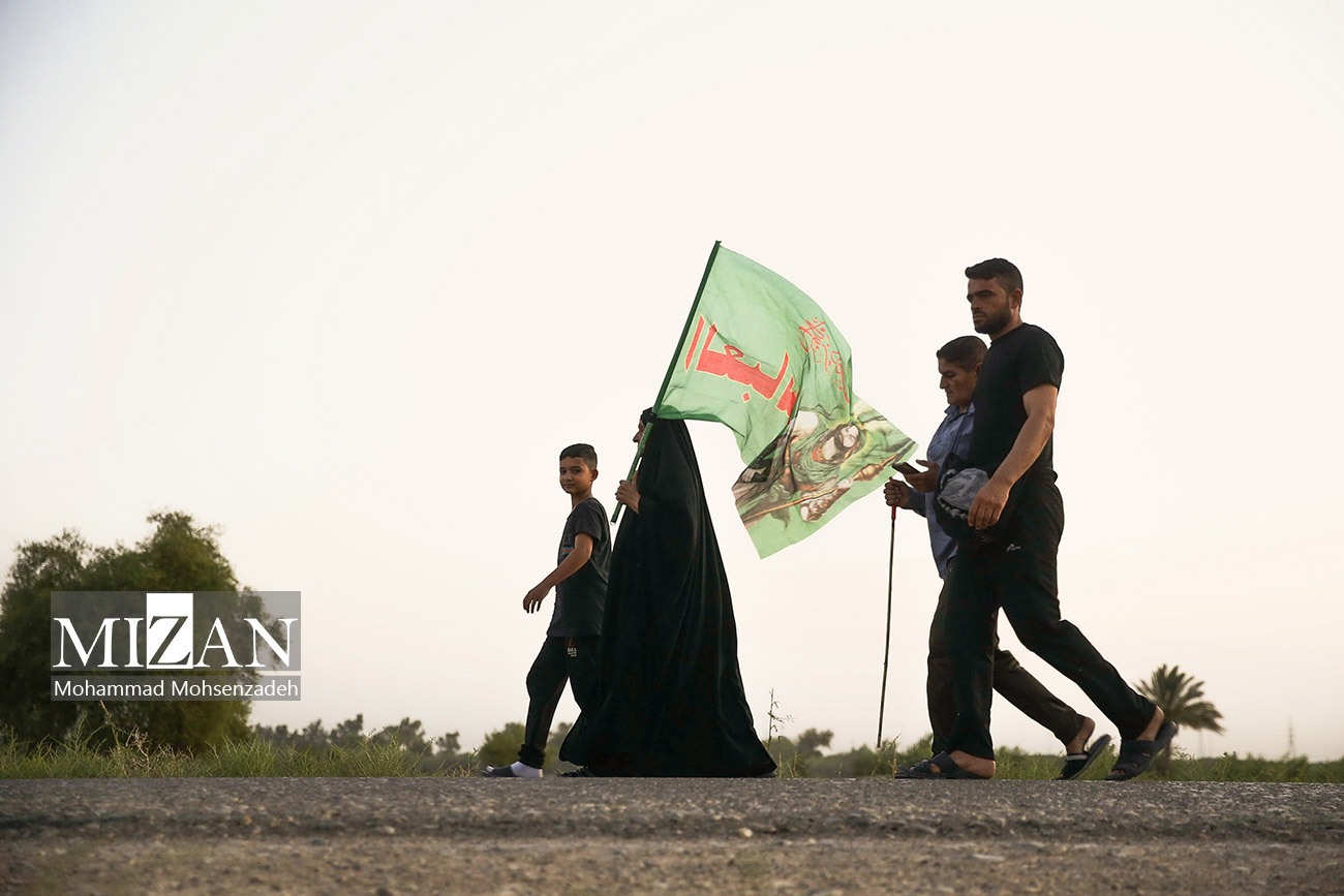 زائران اربعین حسینی در مسیر نعمانیه