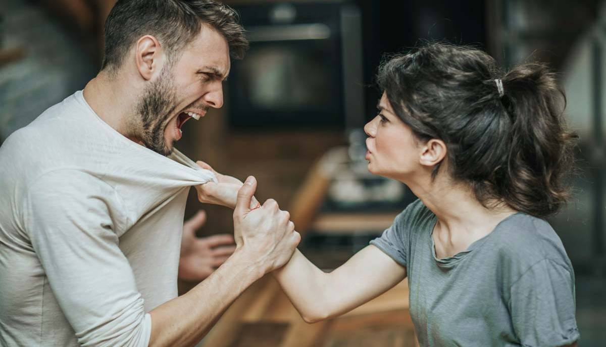 تحمل حرف‌های زور خانمم را ندارم