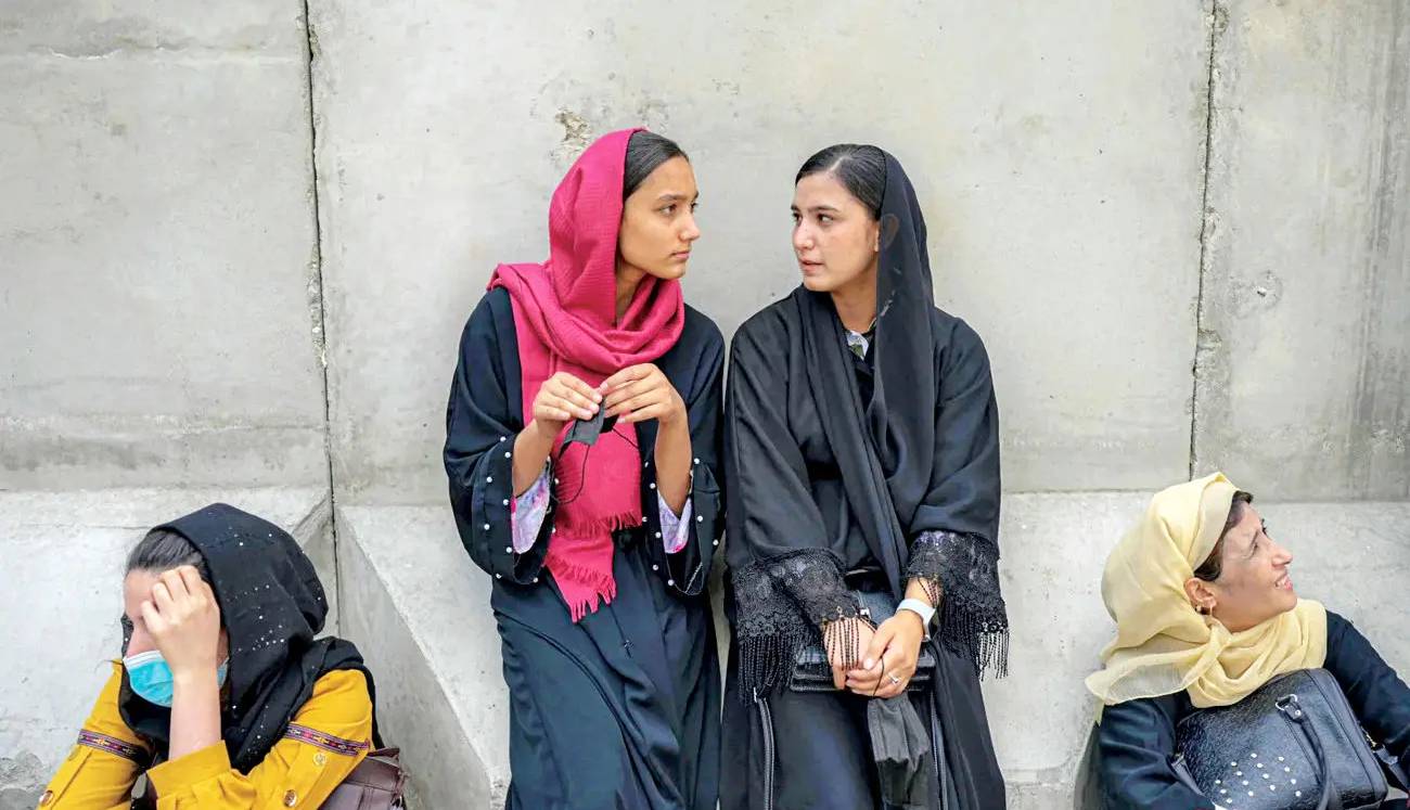 ازدواج اجباری، بی‏‌خانمانی و خودسوزی؛ گفت‌وگو با ۶ زن افغانستانی ردمرز شده