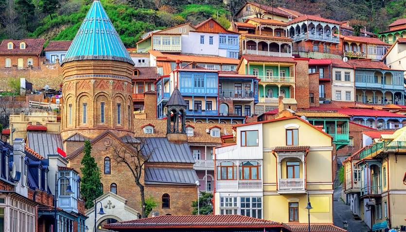 مقایسه قیمت بلیط تفلیس در فصلهای مختلف