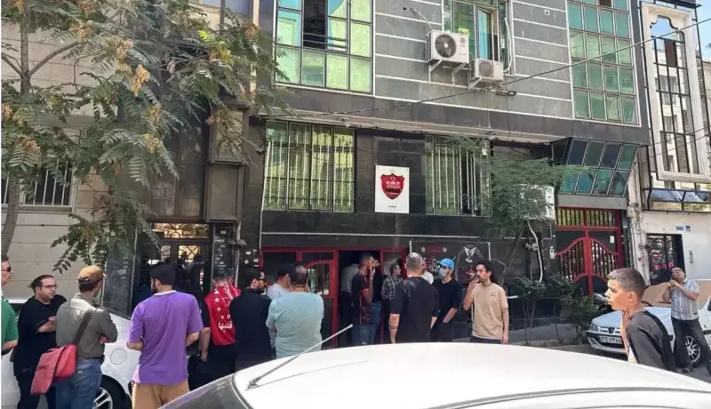 تجمع هواداران پرسپولیس در مورد نقل و انتقالات