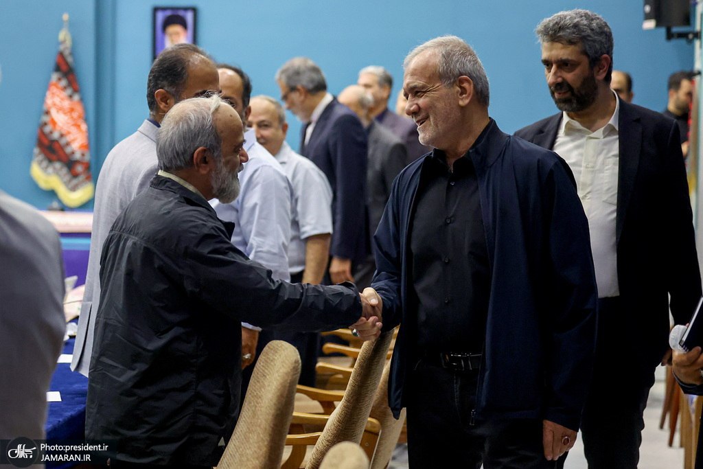عکس/ دیدار مدیران رسانه ها با مسعود پزشکیان رییس جمهوری 