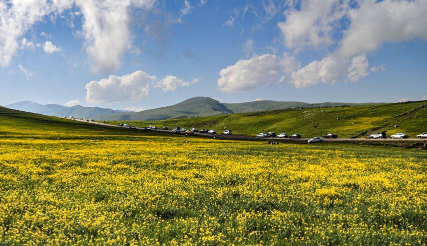 وزش باد و تداوم گرما در همدان