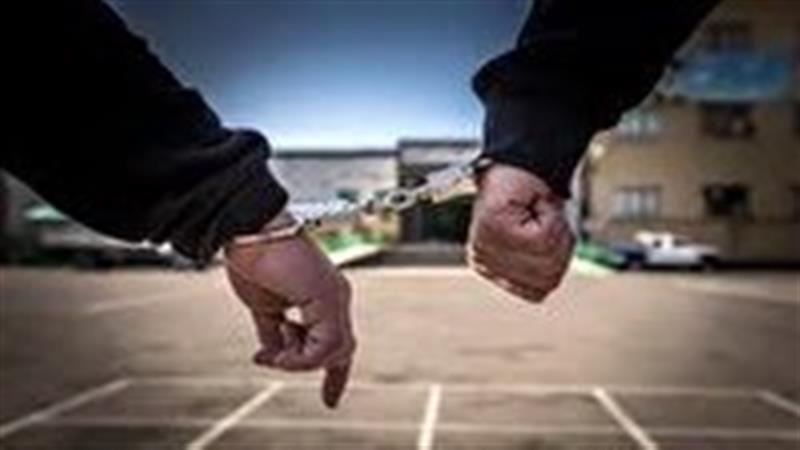 دستبند پلیس بر دست «کش رو زن»