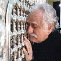  استاد فرشچیان در حال طراحی ضریح امام رضا(ع)