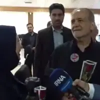 واکنش پزشکیان به ترکی حرف زدن یک خبرنگار؛ فارسی حرف بزنی آمریکا هم می‌فهمه
