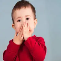 اگه پسر ۵ ساله‌ت توی جمع، حرف نامناسبی زد،‌ این حرف‌ها رو بهش نگو