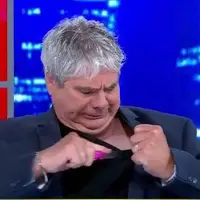خبرنگارصهیونی پیراهنش راپاره کرد