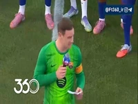 تشویق تراشتگن پیش از شروع دیدار بارسلونا و کومو