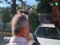 خروج بازیکنان استقلال از اتوبوس و حرکت به سمت هتل
