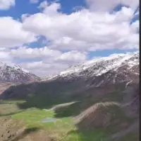  طبیعت بسیار زیبای سی سخت با پس زمینه کوه دِنا
