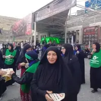 عکس/ استقبال و پذیرایی از زائران گرجستانی اربعین در حسینیه بازرگان