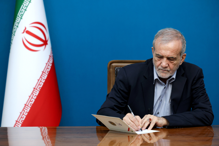 پزشکیان: نام استاد فرشچیان و آثار درخشانش در تاریخ فرهنگ و هنر این سرزمین باقی خواهد ماند
