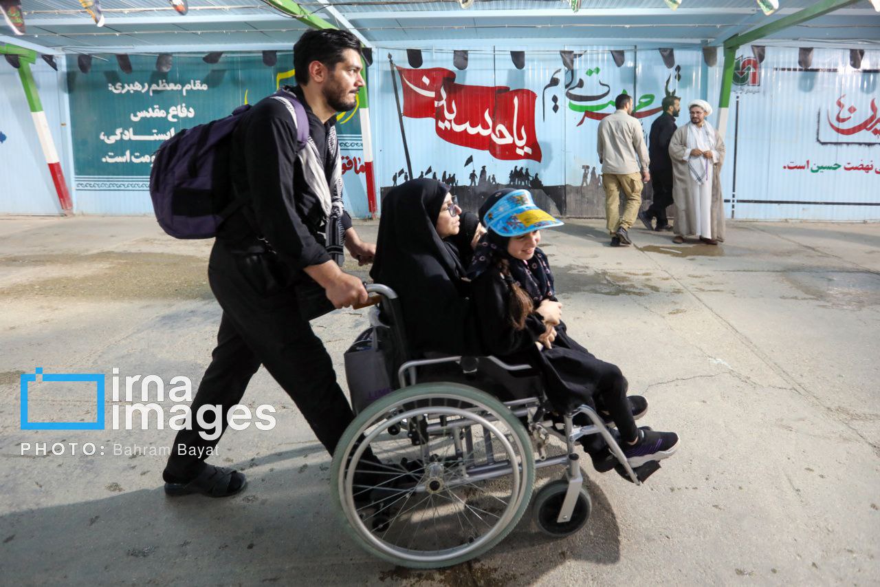 عکس/ ​​​​​​​زائران اربعین حسینی در پایانه مرزی مهران