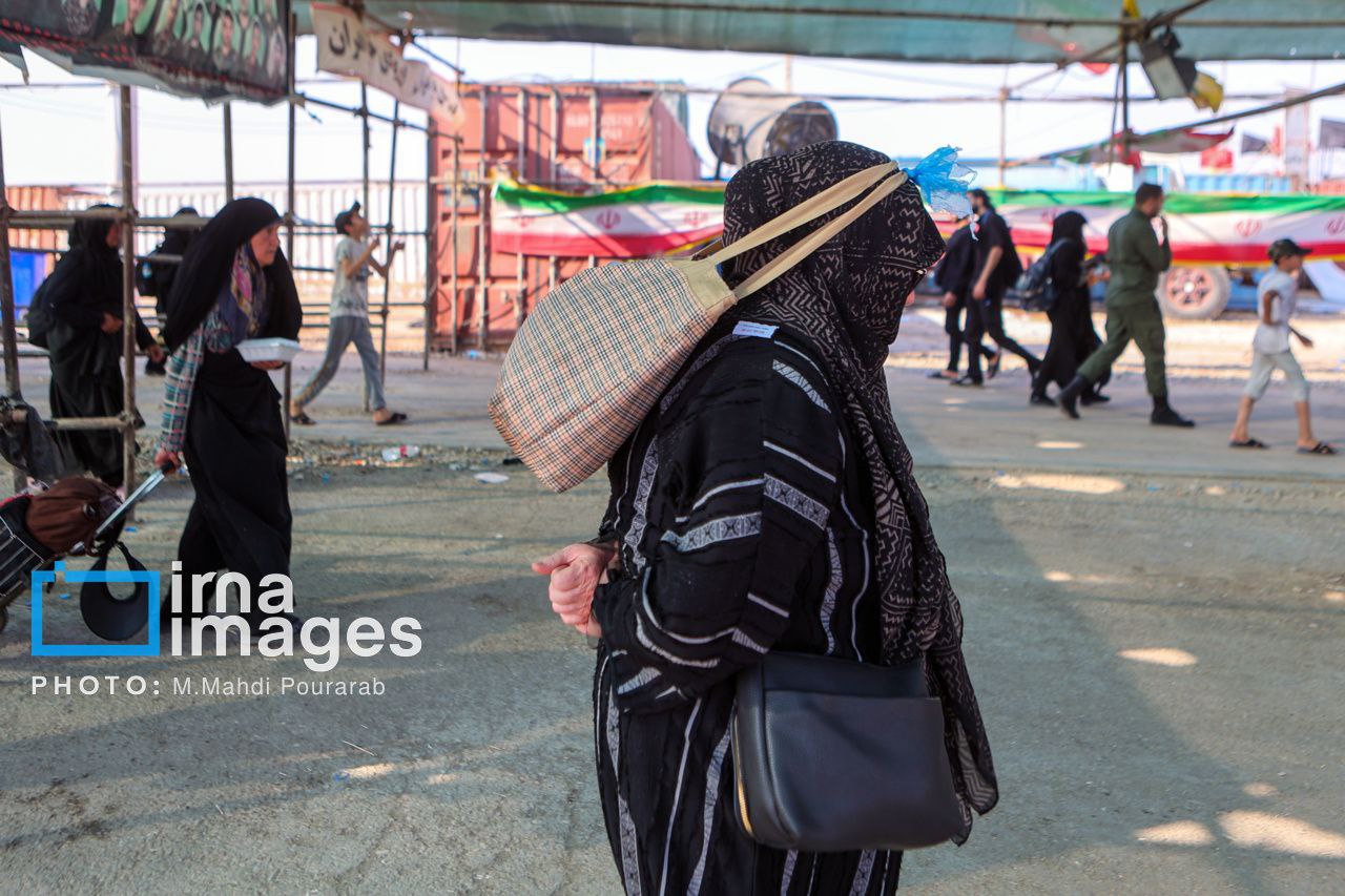 عکس/ ​​​​​​​زائران اربعین حسینی در پایانه مرزی مهران