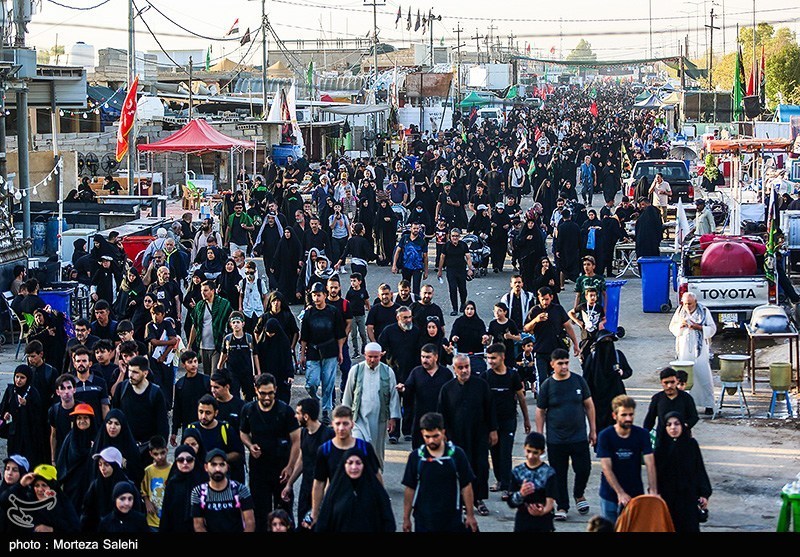 عکس/ پیاده روی زائران اربعین حسینی در مسیر نجف به کربلا