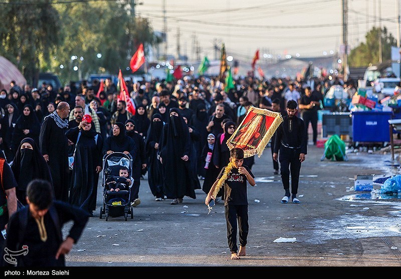 عکس/ پیاده روی زائران اربعین حسینی در مسیر نجف به کربلا