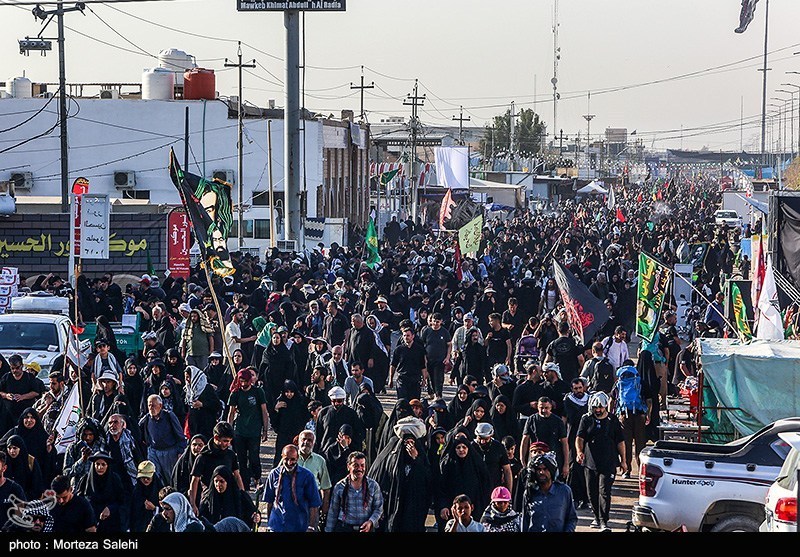 عکس/ پیاده روی زائران اربعین حسینی در مسیر نجف به کربلا
