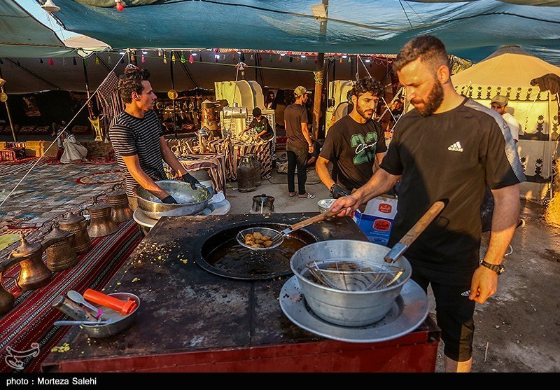 عکس/ پیاده روی زائران اربعین حسینی در مسیر نجف به کربلا