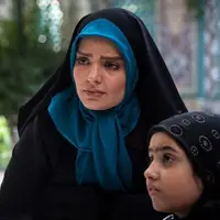تیپ شیک و سیاه و سفید بازیگر آوای باران در یک مراسم