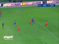 شوت جلالی از کنار دروازه تراکتور به بیرون رفت