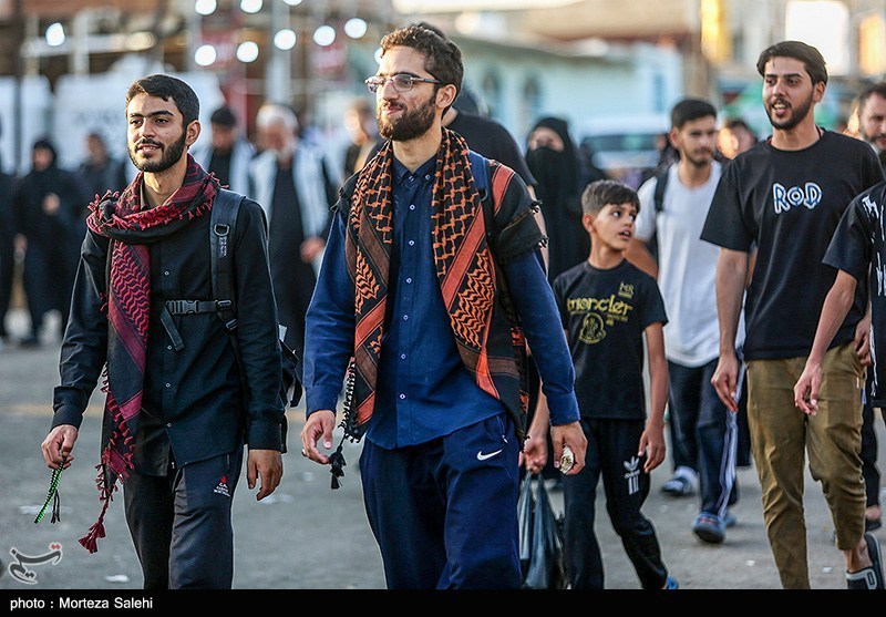 عکس/ پیاده روی زائران اربعین حسینی در مسیر نجف به کربلا
