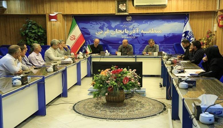  بررسی روند اجرای طرح فیبر نوری در ارومیه